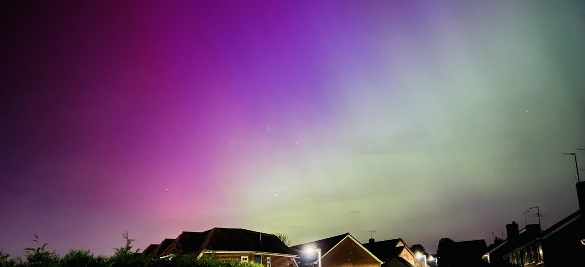 How lucky were we to see the Northern Lights in West Berkshire this weekend! Members of our Communications Team caught them on camera in Calcot and Newbury. Did you see them? Reply to this post with your images from across the district. #NorthernLights #NorthernLightsuk