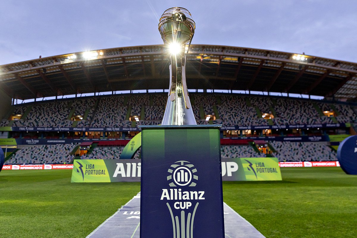 Sporting, Benfica, Porto, Braga, Vitória SC, Moreirense, Santa Clara e Nacional são as equipas que vão disputar a Taça da Liga 2024/25, num formato de 'quartos' + final four.
