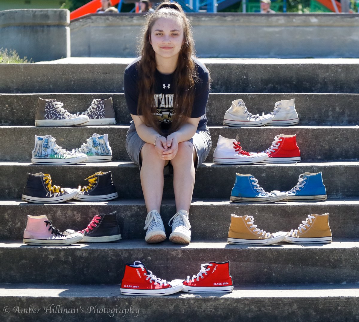 SuperbCupcake's tweet photo. Jorden has been @Converse addicted forever. This senior year she wore no other shoes but Converse to school. Even made a custom pair for her Senior year/Graduation walk so of course we had to do one last Senior Photoshoot. #hillmanfamcountrylife #converse #classof2024 #senioryear https://t.co/iDB5uA2AMH