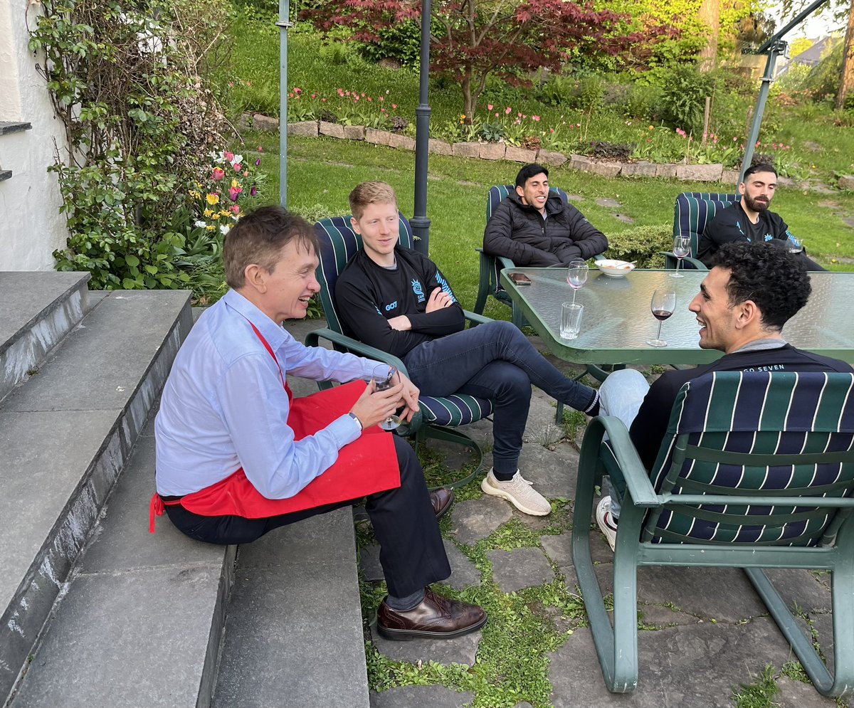 LOS GLADIADORES ⚔️🇦🇷The Argentine Men's Handball Team <a href="/CAHandball/">Sel. Argentina Handball 🇦🇷</a> played in Oslo 🇳🇴 against the national teams of Croatia and Norway in preparatory matches for the Paris Olympics. They honored us with their visit to the Argentine Residence 🇦🇷. Good luck Olympics!!! 💪🏻 🤾‍♀️