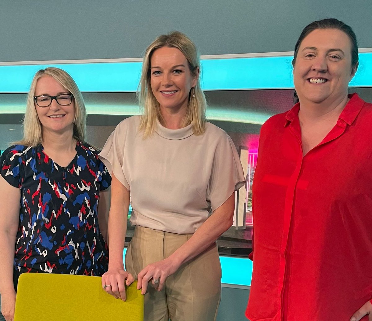 Looking for some suggestions on what to read next? Librarians Tracy and Jennie were chatting to Claire Byrne this morning about some of their favourite new books 📚 Check out the list at: rte.ie/radio/radio1/t… #TodayCB