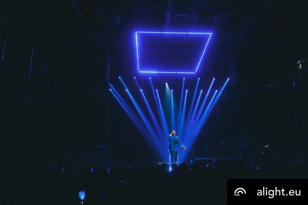 Robelighting's tweet image. At the Bel Etage Music Hall in Kyiv, Ukraine, the team from Alight created the #setdesign &amp;amp; #lightingdesign for the Karta Svitu album presentation using a rig with @Robelighting #Spikie &amp;amp; #BMFL luminaires. (📸 Andrew Kharlamov)

#robelighting #alight_eu #concertlighting