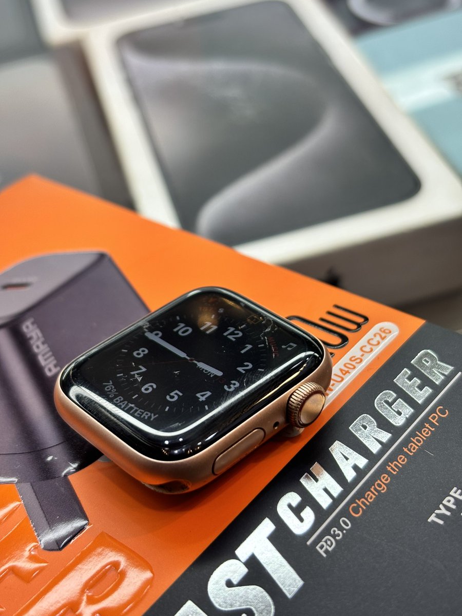 Apple Watch SE  is up for grabs,(32gbs)