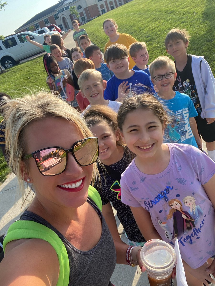 MrsEGrade3's tweet image. Walking field trip day! Off to explore our awesome city and learn about the history of Reading 💙 #fieldtrip #thirdgrade #readingelem