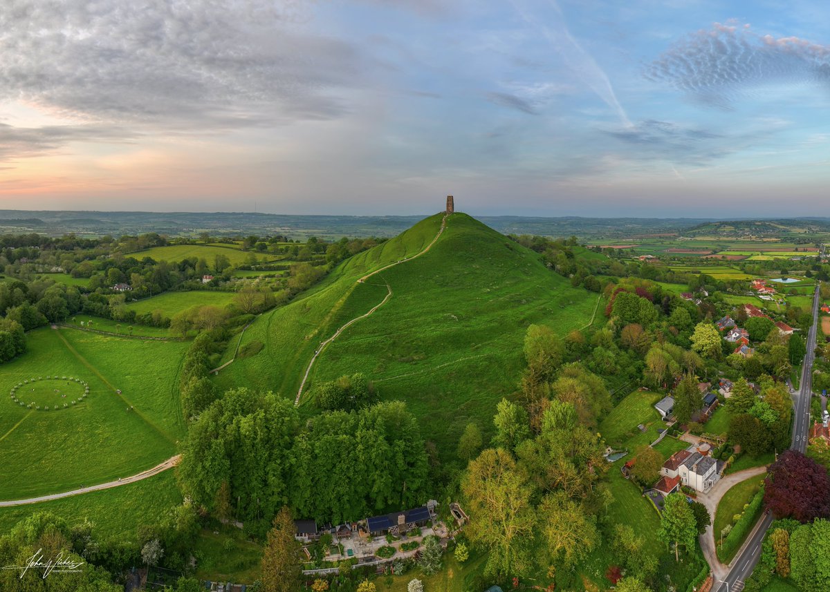 For those that didn't like the Panoramic picture below, here is a normal shot (zoomed in version)

@ITVCharlieP @BBCBristol @TravelSomerset #ThePhotoHour #Somerset @VisitSomerset @bbcsomerset #Sunset #Glastonburytor @PanoPhotos @SomersetLife @SmrsetOutdoorNT