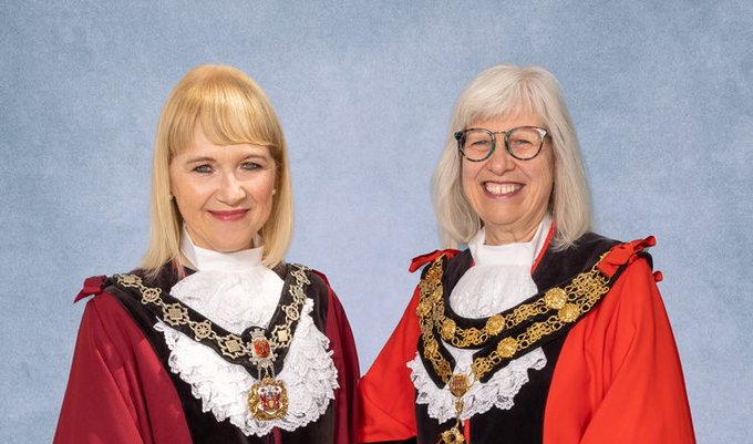 As our year with @LBRUTMayor comes to an end, everyone at Age UK Richmond would like to express our gratitude to Cllr Suzette Nicholson & Deputy Mayor, Cllr Fiona Sacks, for a fantastic year promoting our work and for raising much needed funds to support local older people.
