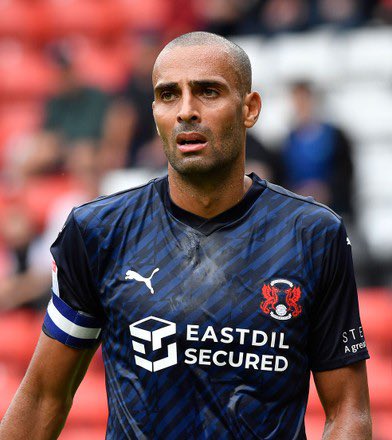 Playing football The Orient Way…👏

Congrats to Darren Pratley on his 1 year contract extension at #LOFC!✍️

Another 9 years now please after this one.😎