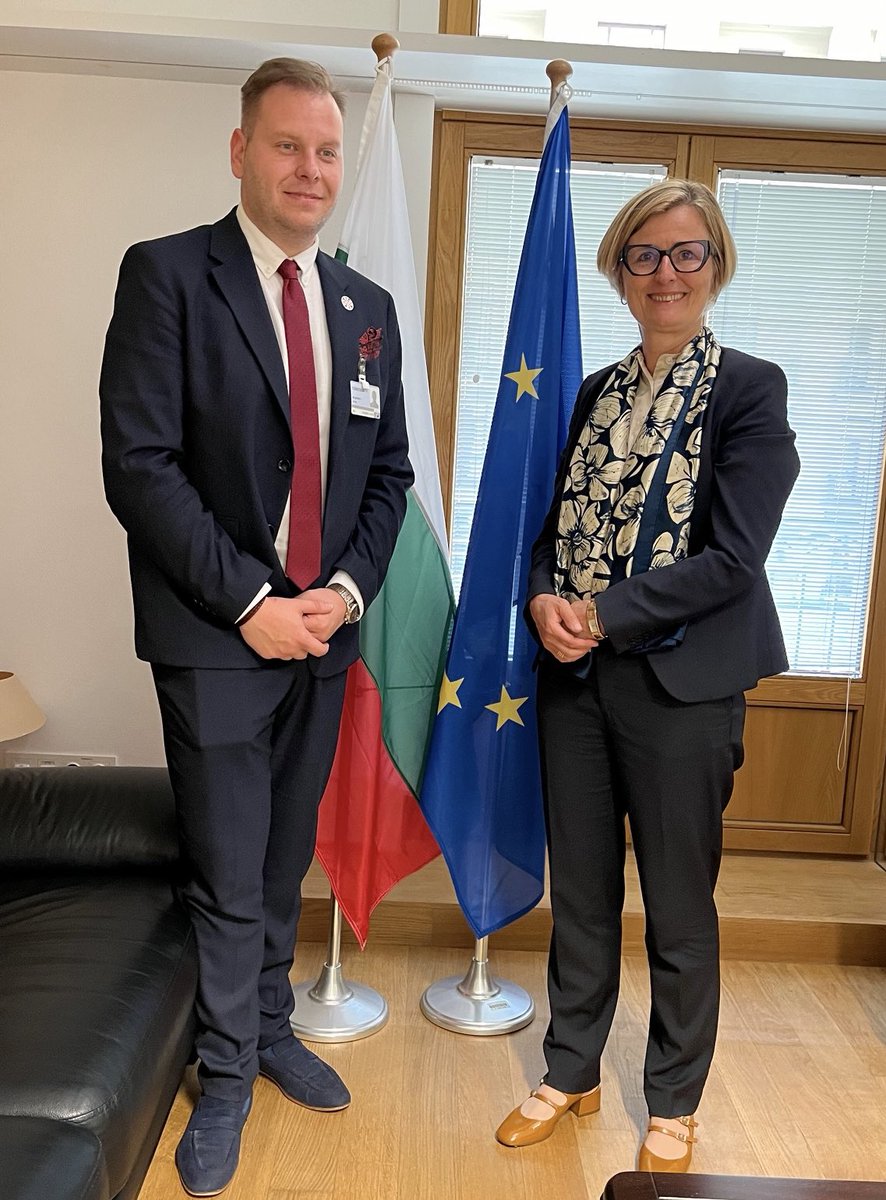 Good to exchange with Deputy Minister of Youth & Sports @prMladenov on increasing inclusive youth engagement, at the EYCS @EUCouncil! 🇧🇬🇪🇺 The #EUYouthDialogue can be a key catalyst for young people from all walks of life to shape the most important issues of our time!
