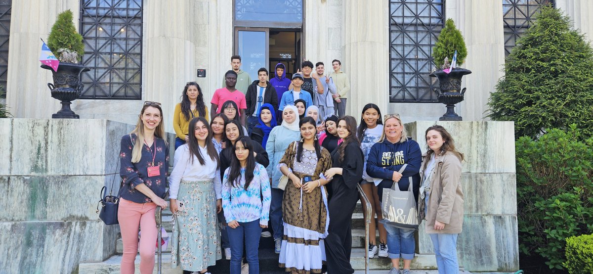 SweetHomeCSD's tweet photo. Last week our High School ENL department took a trip to the Buffalo History Museum. It was a beautiful day to explore the museum, and take a walk around Hoyt lake. Thank you to our ENL teachers and students for representing Sweet Home well! #WeAreSweetHome #SPgoal2 https://t.co/2g8jDJPTxa