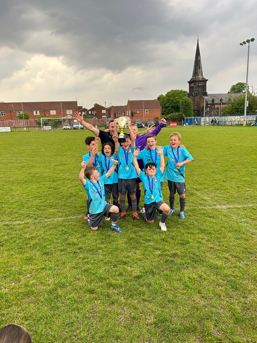 Vauxhall Cavaliers U8’s managed by Rhys Foster & Paul McDonnell. 

Gold cup winners & top cup winners 🏆

2 out of 2 wins for them so far with a busy summer of tournaments approaching including the flamingo land tournament ⚪️🔵

Proudly sponsored by Redrow.