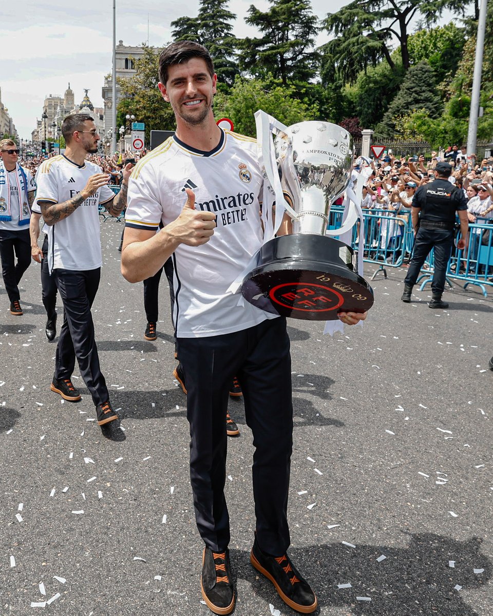 EVERY KING NEEDS A TAILOR: CAMPEONES

#RealMadridxZEGNA⁠
#36Ligas