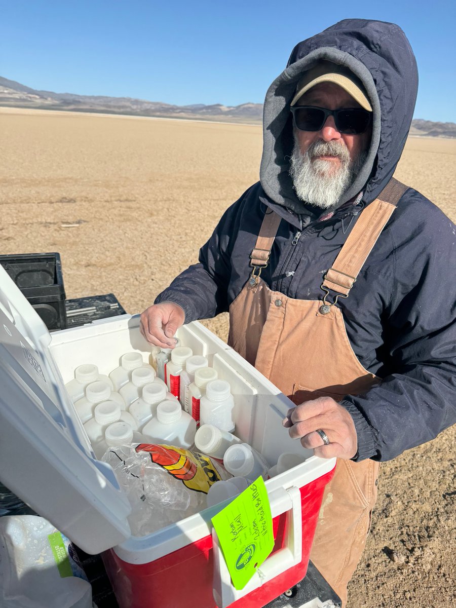 Onsite with Canter 👷‍♂️: Senior Geologist, Trevor Hawkins, and a full cooler of brine samples ready for the lab.

🇨🇦 $CRC | 🇺🇸 $CNRCF | 🇩🇪 $601
#mining #lithium #boron #batterymetals #investing #nevada