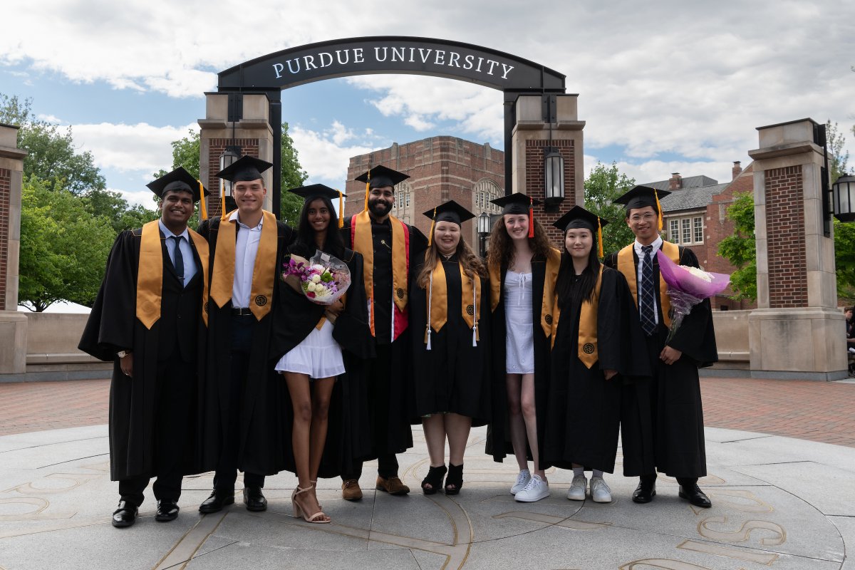 🤩📸 The Class of 2024 looks fantastic! See some of the best moments from this weekend's commencement ceremonies in this photo gallery. 👇 #PurdueWeDidIt 🎓 purduenews.exposure.co/2024-spring-co…