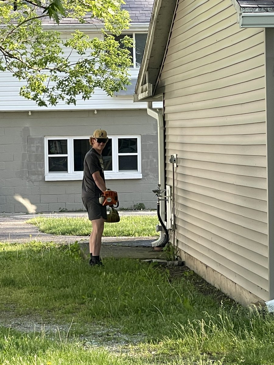 OHCoachMassey's tweet photo. Rosin White and Chad Lamb weed eating for #ServiceLearningDay at the Fairmount Church Camp.
#WeAreMG https://t.co/gMm3iR9eDu