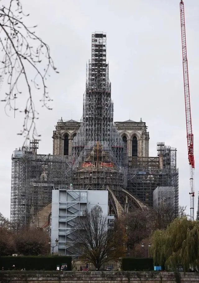 #QinshihuangMausoleuMuseum said China and France will jointly carry out research on the protection of wooden relics and earthen sites, and Chinese experts will participate in the restoration of #NotreDamedeParis.
中法将联合开展巴黎圣母院与秦始皇帝陵木质遗存和土遗址保护研究。