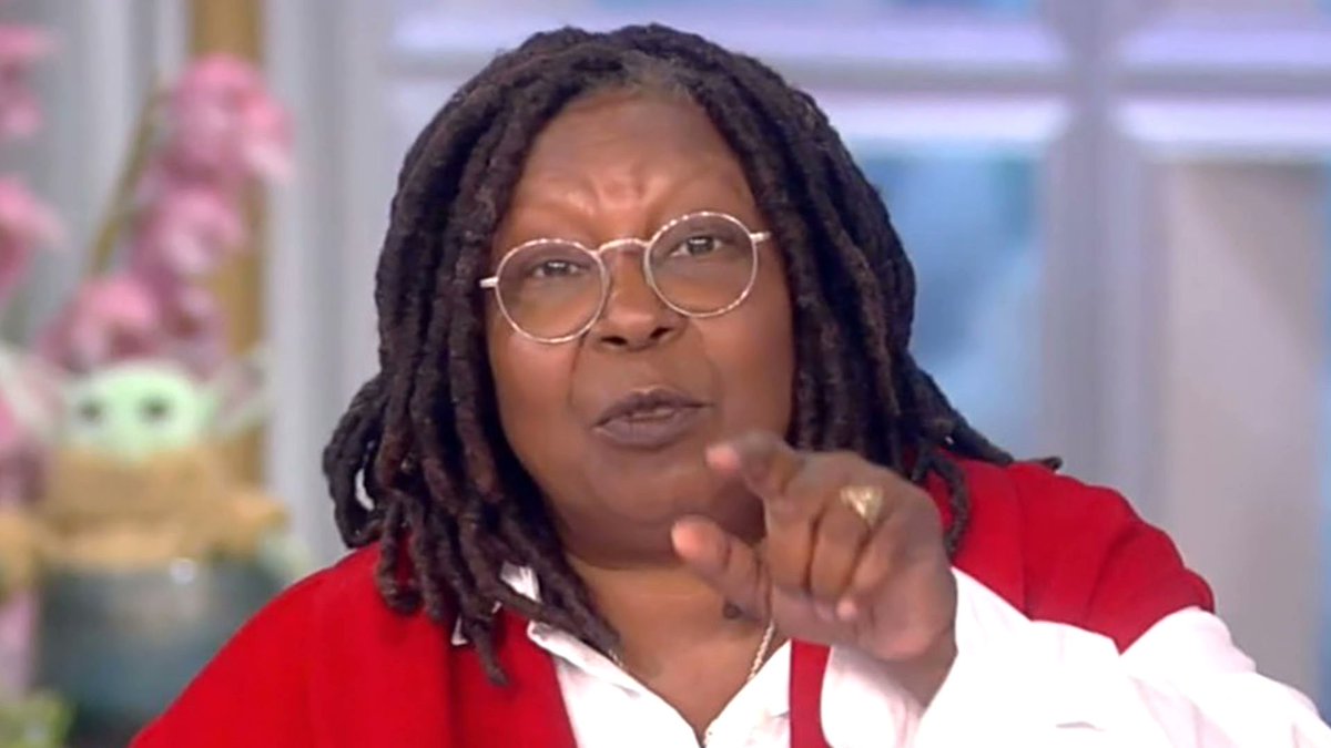 🚨BREAKING: Trump Trolls Whoopi After She Threatened To Leave America If He Wins! 

His response was 'Canada Doesn't Want You Whoopi, NOBODY DOES!!'

Do you agree with Trump?