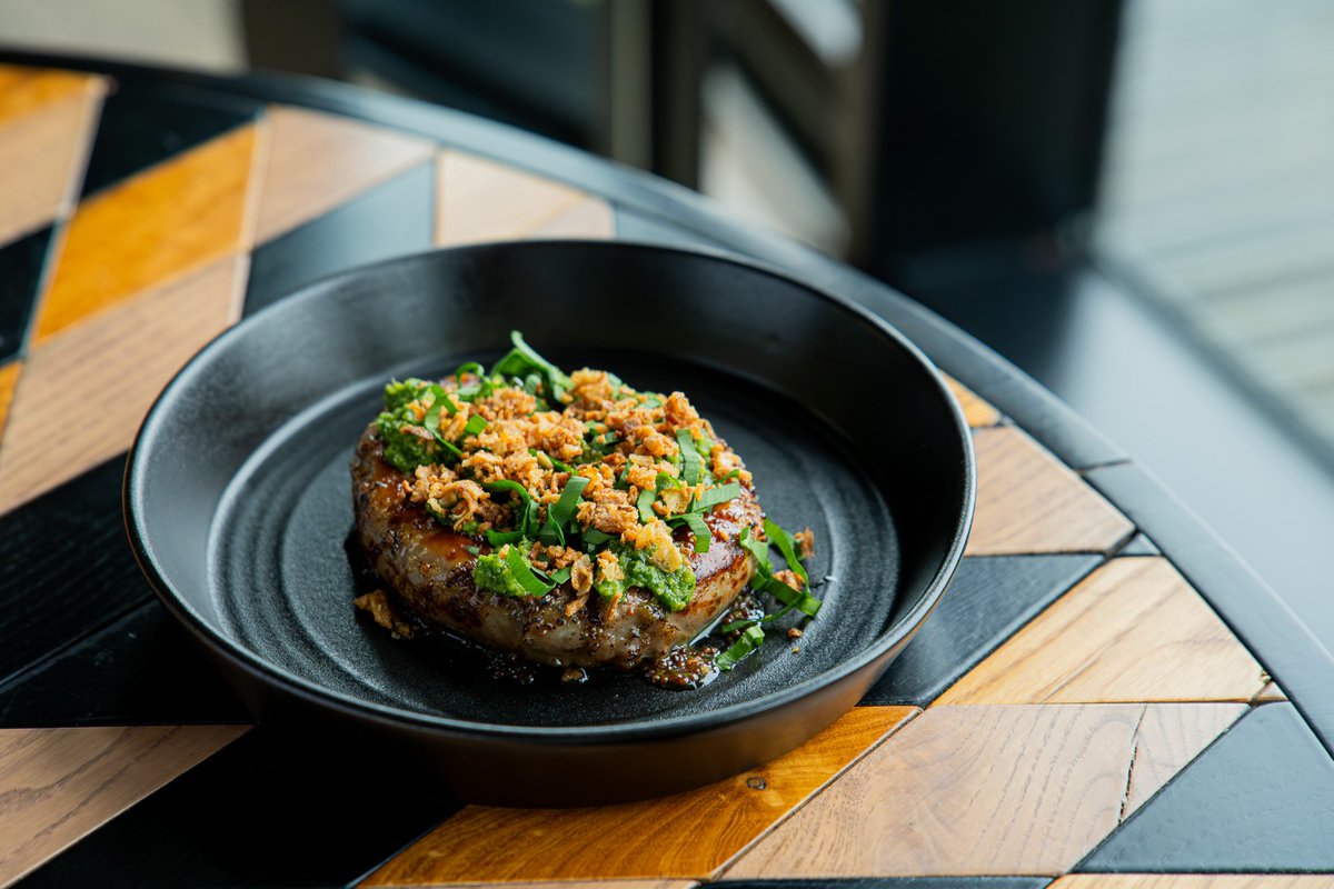 Welsh pork sausage topped with dijon, crispy onions & wild garlic.

🤤