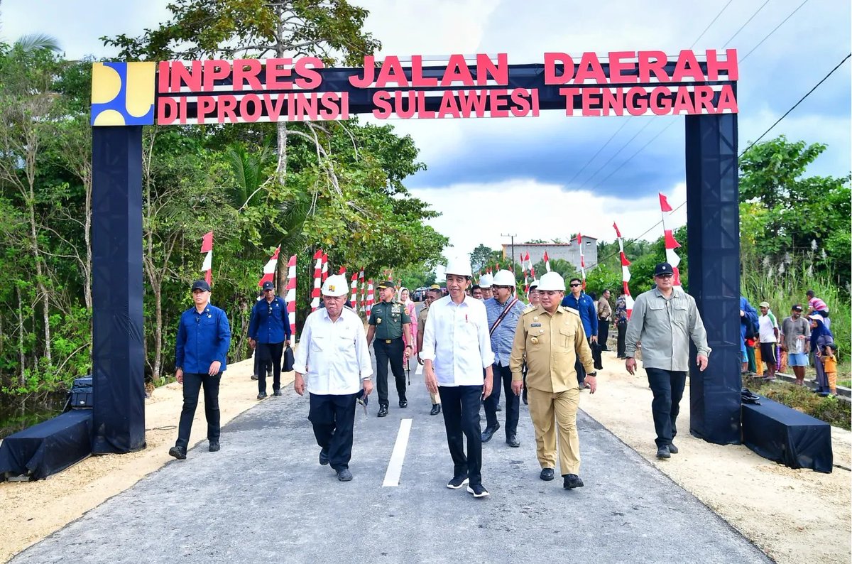 Pembangunan infrastruktur jalan yang baik merupakan hal penting untuk memastikan efisiensi transportasi dan distribusi logistik, yang pada akhirnya akan mempengaruhi perekonomian lokal secara signifikan. Hari ini, Jalan Daerah di Kabupaten Muna Barat saya resmikan untuk