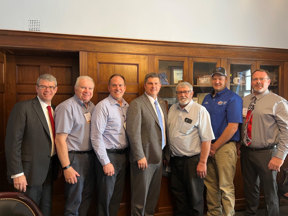 Great to meet with the National Association of Towns and Townships to discuss ways we can work together to ensure communities, especially those in #MN01, have the resources they need such as broadband. Thanks for stopping by!