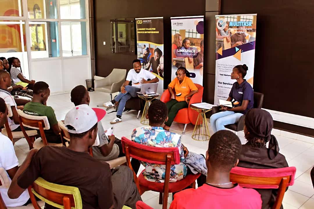 Link Space Career Academy recently hosted a transformative workshop at the National ICT Innovation Hub in Kampala, Uganda 🇺🇬 ⏺️ Theme: 'Study to Serve your purpose not to get a Job' #LinkSpaceCareerAcademy