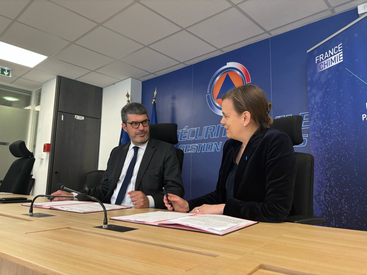 🤝  Renforcement de la collaboration avec <a href="/FranceChimie/">France Chimie</a> avec la signature du dispositif Transaid.

Ce nouveau protocole permettra notamment une mise en relation directe entre les sapeurs-pompiers et près de 90 sites volontaires de la Chimie.