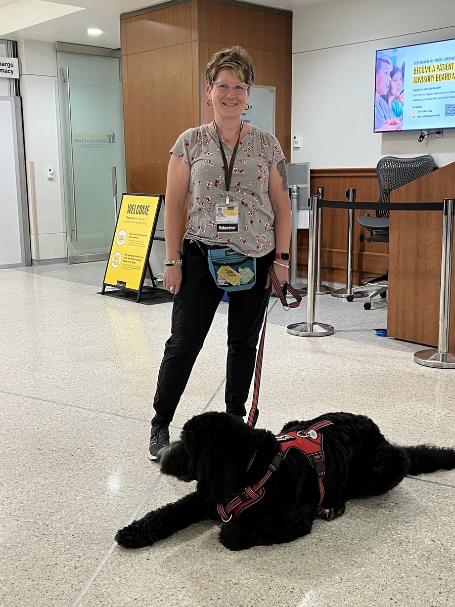 What better way to start UI Health Care week than a chance to pet Taw! Thanks to our own Sherry Mattison and her very good boy for greeting us at the front door this morning! Happy @uihealthcare Week, Hawkeyes!