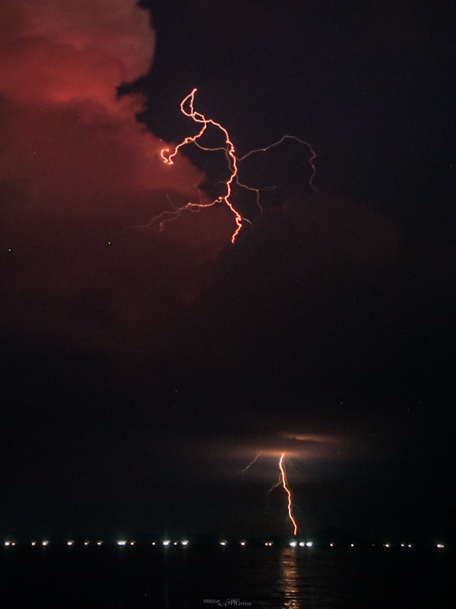 earthshakerph's tweet photo. #MeteoShaker | SEEING THE LIGHT(NING) FROM AFAR ⚡️
Even though the thunderstorm is raging over in Cavite this evening, the photographer still got a glimpse of its fury here in Mariveles, Bataan. These shots captured a distant lightning strike illuminating the southeastern sky. https://t.co/P0g2oKQNvG