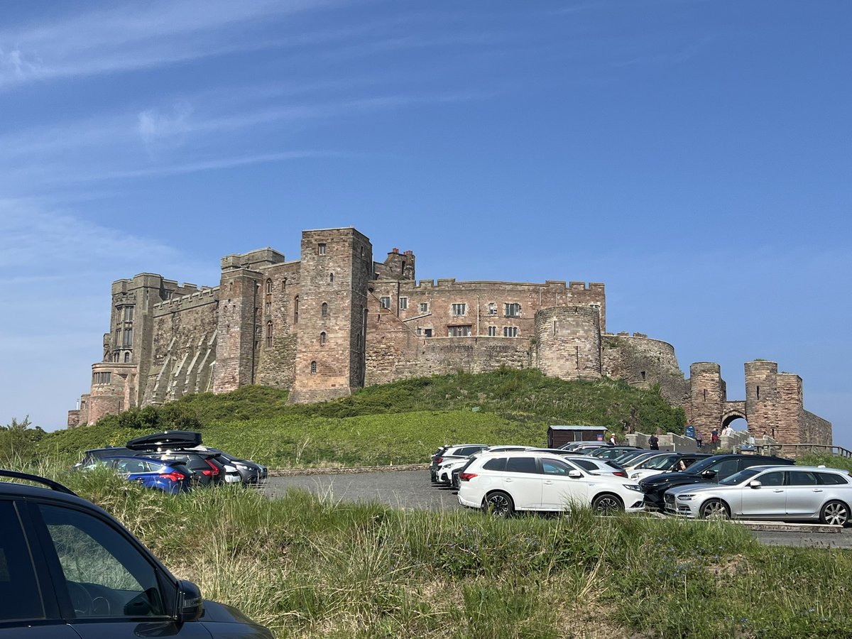 Happy 9th wedding anniversary to me and the wife! Wish I still looked as thin as I did when I was 22 years old 🤣 came up to bamburgh for the day since it’s lush