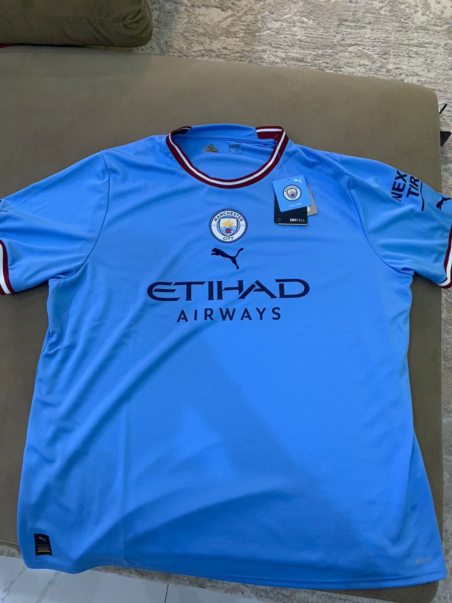 Rizkyobam's tweet photo. #jersey4sale #mancity
Manchester City Home 22/23
Treble Season 
BNWT
Size XXL (79x64cm)
Rare Shirt, Rare Size!
Rp 1.400k 

Ijin @jerseyforum 🙏🏻

contact 082110013650 for info https://t.co/5ROMWoGSU6