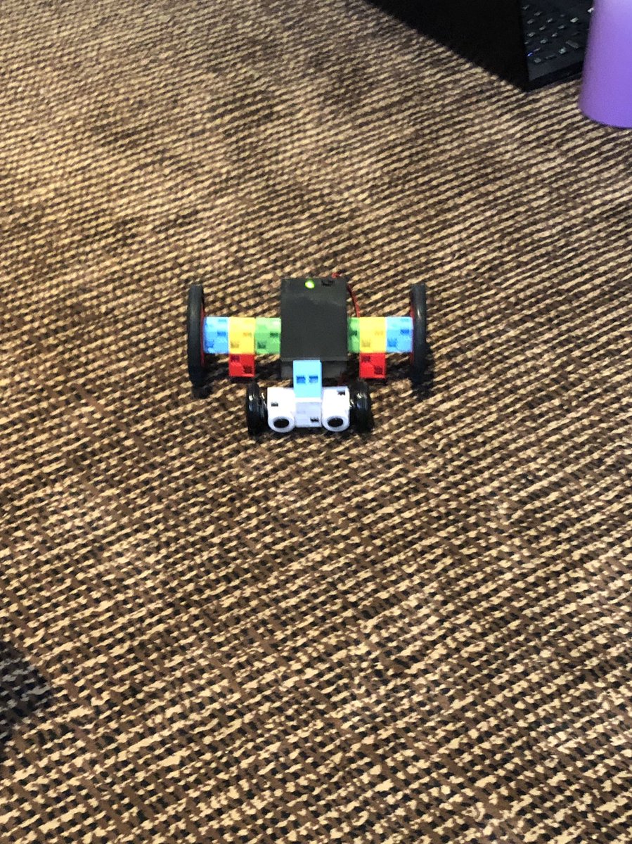 Phip_Primary's tweet image. Mrs Dowd is having fun using Artek blocks to create a car this afternoon! Looking forward to introducing this to the children of @Phip_Primary soon! 👾🚗👍🏻 #phipsci #phipdcf