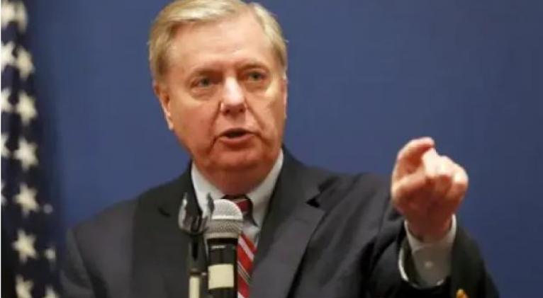 Todo un facista:

El senador #USA Lindsey Graham afirmó que #TelAviv debe hacer lo necesario para ganar su guerra contra Hamás. 'Cuando nos enfrentamos a la destrucción de Pearl Harbor, decidimos poner fin a la guerra bombardeando Hiroshima y Nagasaki', afirmó.
#GenocidioEnGaza