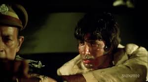 #46YearsOfDon #AmitabhBachchan Tum log bhul gaye k don zakhmi hai to kya fir bhi don hai don ko pakadna mushkeel hi nahi namumkeen hai - #Don How many times don said the dialogue 'don ko pakadna mushkeel hi nahi namumkeen hai' ??@SrBachchan