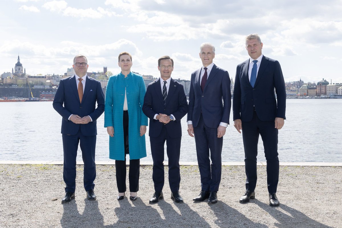 Today, the heads of government of our four Nordic neighbours and I signed a joint declaration to facilitate Nordic competitiveness and growth and to increase our joint security. ➡️ government.se/press-releases… @PetteriOrpo @Statsmin @jonasgahrstore @Bjarni_Ben