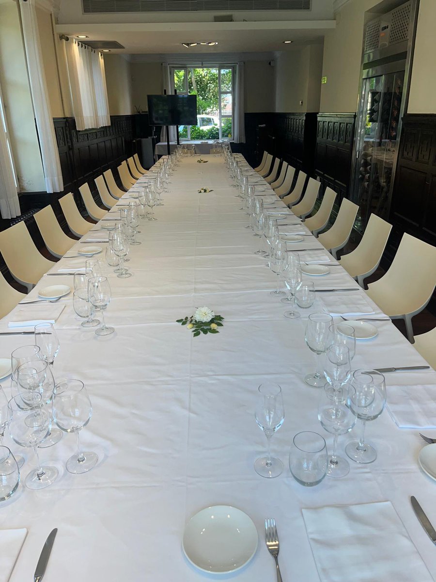 ¡Celebra tus comuniones con nosotros! 🎉 En Las Carolinas nos encargamos de hacer de ese día especial un recuerdo inolvidable para ti y tus seres queridos. Contacta en el 942 033402 ¡Te esperamos para celebrar juntos este momento único! 🌟