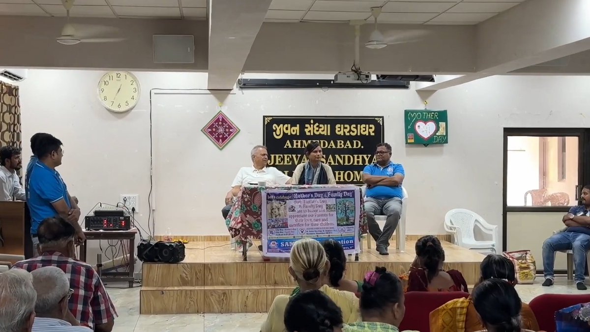 DaxeshVania's tweet photo. Glimpses of "#MothersDay❤ &amp; #FamilyDay"💐 event at "Jeevan Sandhya Old Age Home", Naranpura, #Ahmedabad celebrated yesterday by #SamantaFoundation (Dt 12-05-2024, Sunday).

Pledge to take care of parents.🙏

#HappyMothersDay
#OldAgeHome
#DadaDadiNuGhar
#GhardaGhar

@sifgujarat https://t.co/NX1ckdnb6A