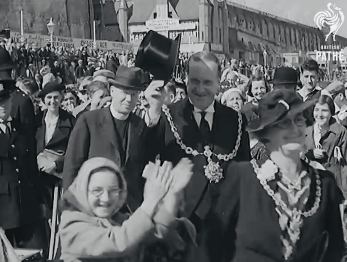 Here’s something that I’ve just stumbled across.

In 1939 the Mayor of #Ramsgate, Alderman Arthur Kempe, organised a Tea Party on the beach to welcome visitors to the town.

One thousand guests were invited, but a further nineteen thousand gatecrashers turned up on the day!