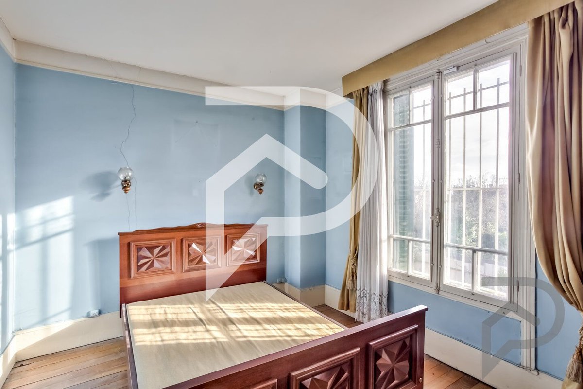 Bien à vendre - Villejuif, Lion d'Or 🏠 87 m² • 🛌 3 pièces • 🌳 Jardin • 🌞 Exposition Sud Découvrez cette ravissante maison de 3 pièces, offrant une surface habitable de 87m², idéalement située à Villejuif, à deux pas du métro Paul Vaillant Couturier et du (1/5)