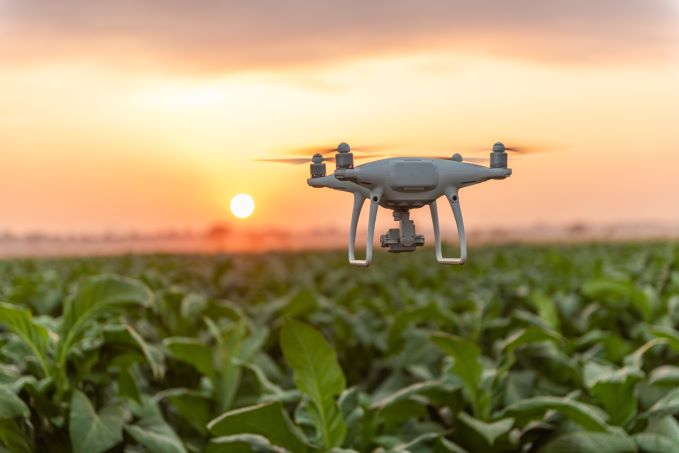 🌾💷|An Aston University scientist is to help make crop monitoring easier & cheaper 💡#Photonics expert Dr Sergey Sergeyev to improve tech placed on drones & flown over crop fields 🔮Tech provides info to help estimate yields 👉tinyurl.com/ym4hwa33 @IDLofficial