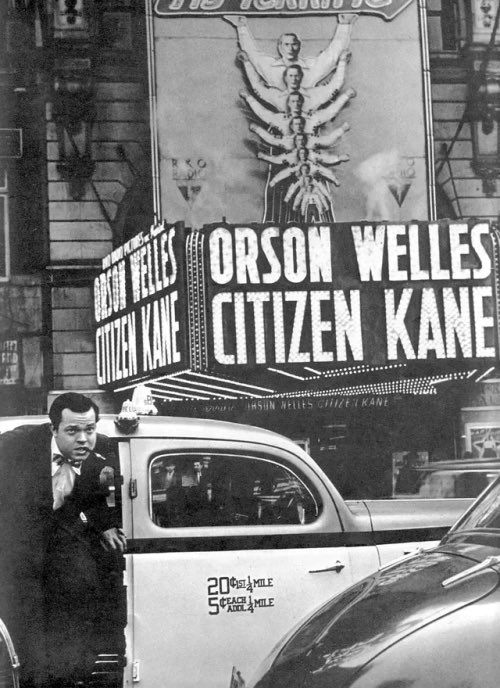 Orson Welles arriving at the New York premiere of Citizen Kane (1941)