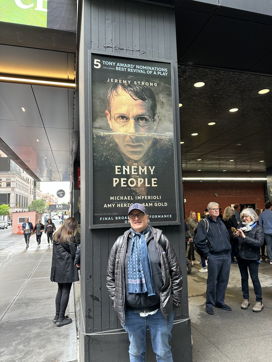 twjmpa's tweet photo. Such a privilege to finally see @EnemyPlayLDN #CircleInTheSquare &amp; to meet #JeremyStrong Must see again! https://t.co/YzwqkJQmrj
