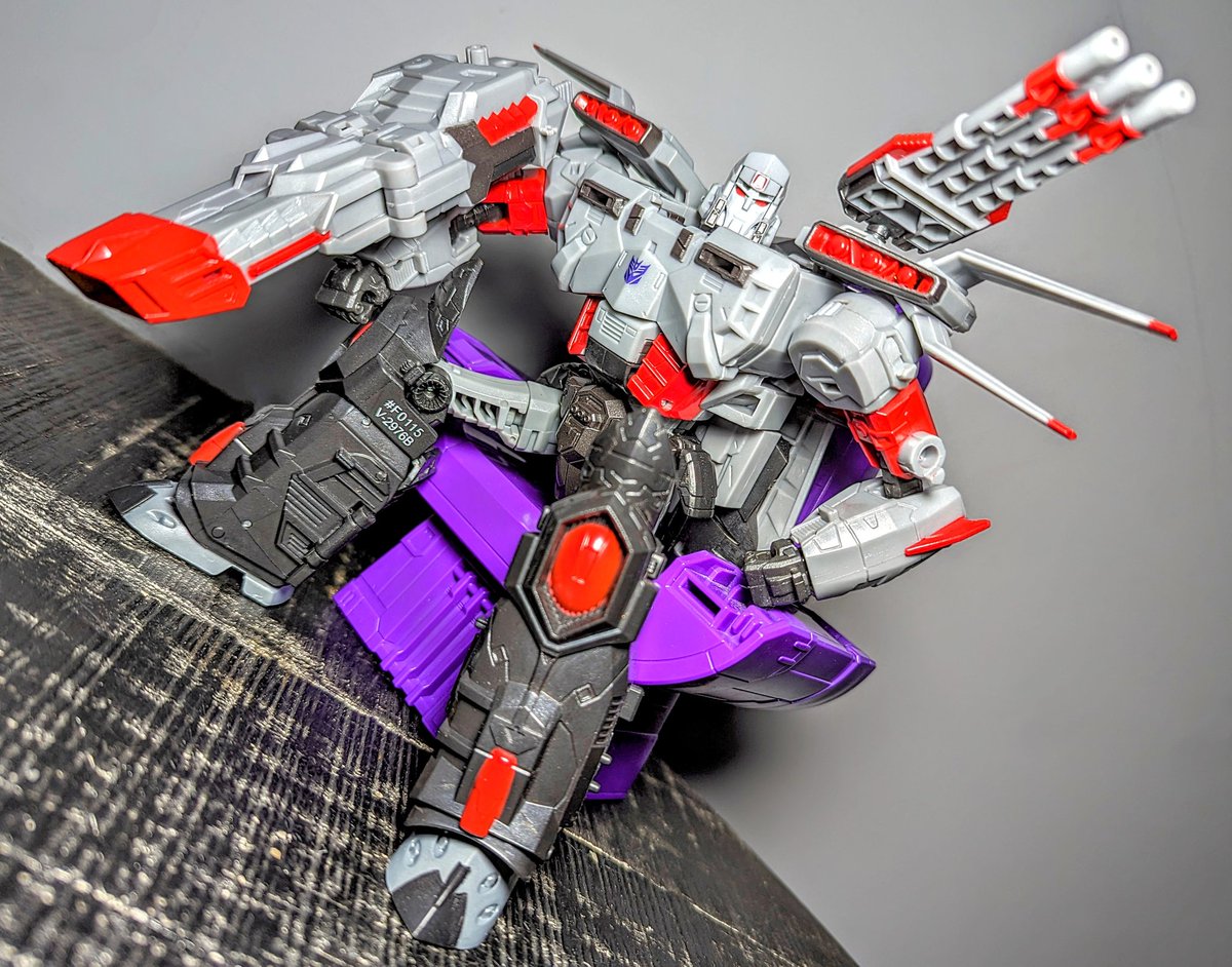 'Because everything I touch is food for my hunger. My hunger for power!' Gen select super megatron is such an amazing reuse of an older mold. It takes the TR galvatron tooling and bumps it from mediocre to sensational. He is probably one of my favorites in my collection.