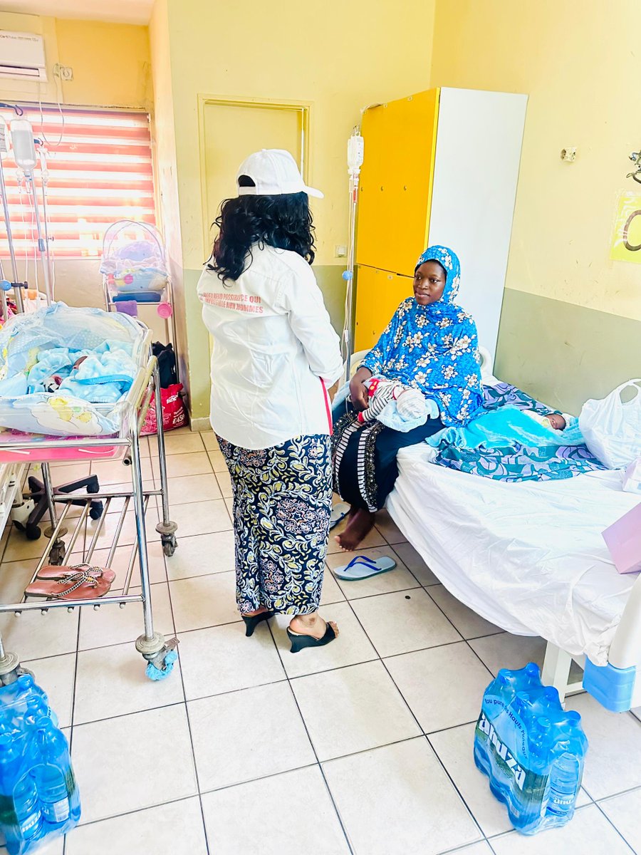 chulbv2023's tweet photo. | ACTUALITÉS | 

Vendredi 10 mai, au Centre hospitalier universitaire de Libreville, 🏥
l’Eglise l’Arche de la Grâce et de l’éternel ⛪️
a effectué un don d’une centaine de  kits naissance pour chaque nouveau-né des maternités du CHUL. 🛍 https://t.co/qxW00a1ZPX