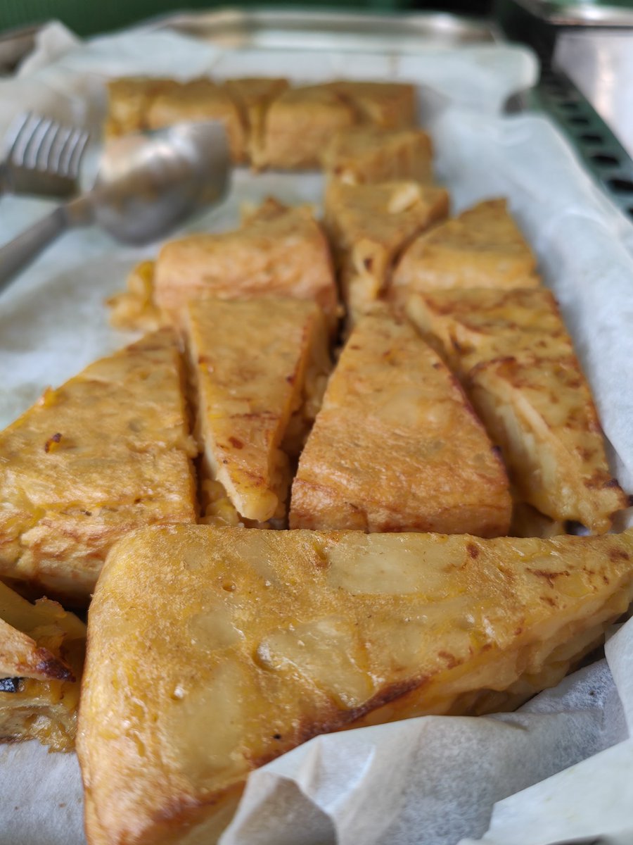 Delifreshgo's tweet image. It's a hand to mouth existence...hand made tortilla straight to my mouth...#delifreshgo #crewcatering #tourcatering #tvcatering #filmcatering