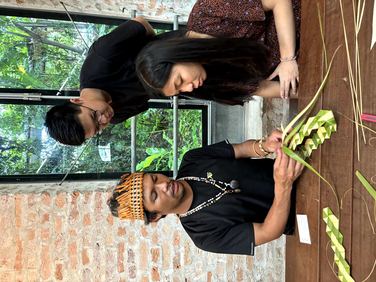 Yesterday, I had a fun time teaching an indigenous weaving workshop at @TheGodownKL I showed them how to weave using coconut leaves and discussed the importance of sustaining a lifestyle in harmony with nature. #indigenious #weaving #weavingart #artivist #indigenousart