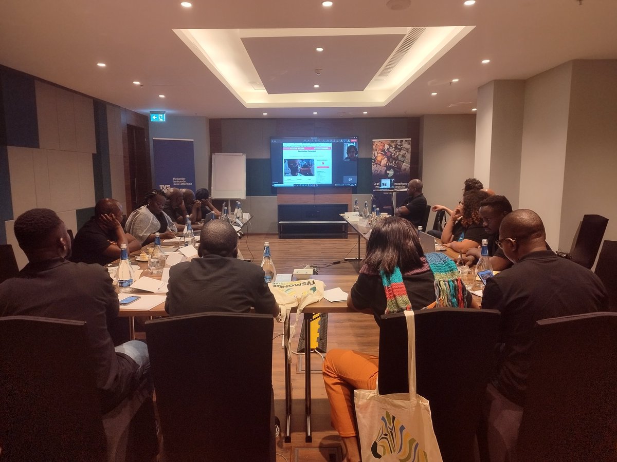 🌍✨Kigali s'illumine aux couleurs de la #Francophonie! La @TV5MONDE rassemble, à Kigali, les Maisons TV5MONDE d'Afrique, des esprits créatifs pour tisser un réseau vibrant de collaboration. Ensemble, nous bâtissons un avenir où la langue française est le pont entre les cultures.