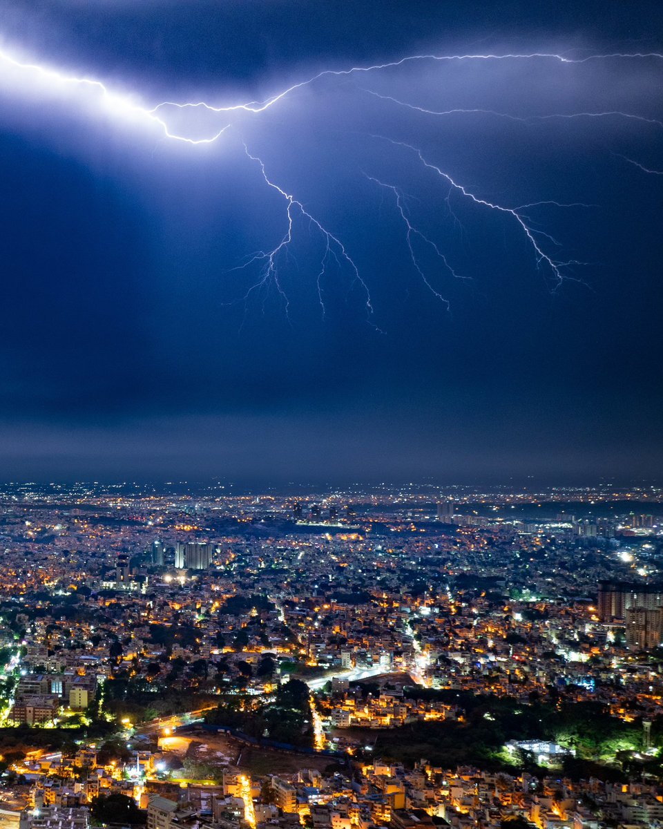 Electrified Namma Bengaluru! #Bengaluru #rains #Weather #lightning