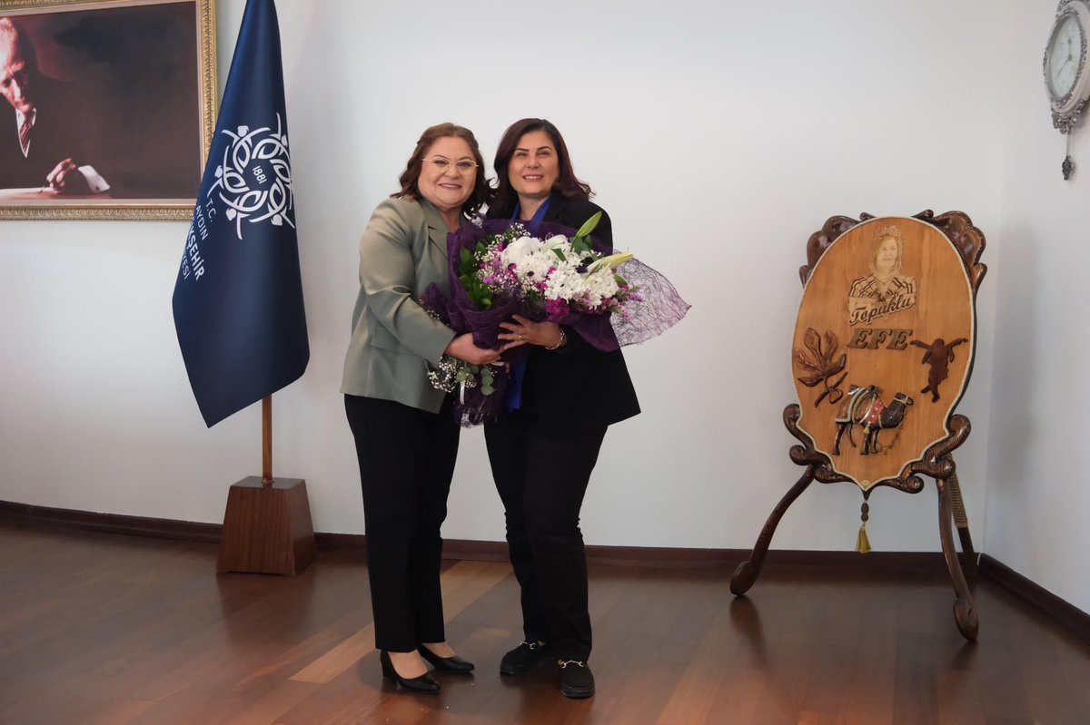 Didim Belediye Başkanımız Sn. Hatice Gençay'ı belediyemizde ağırladık.

Nazik ziyaretleri için kendilerine teşekkür ediyorum.