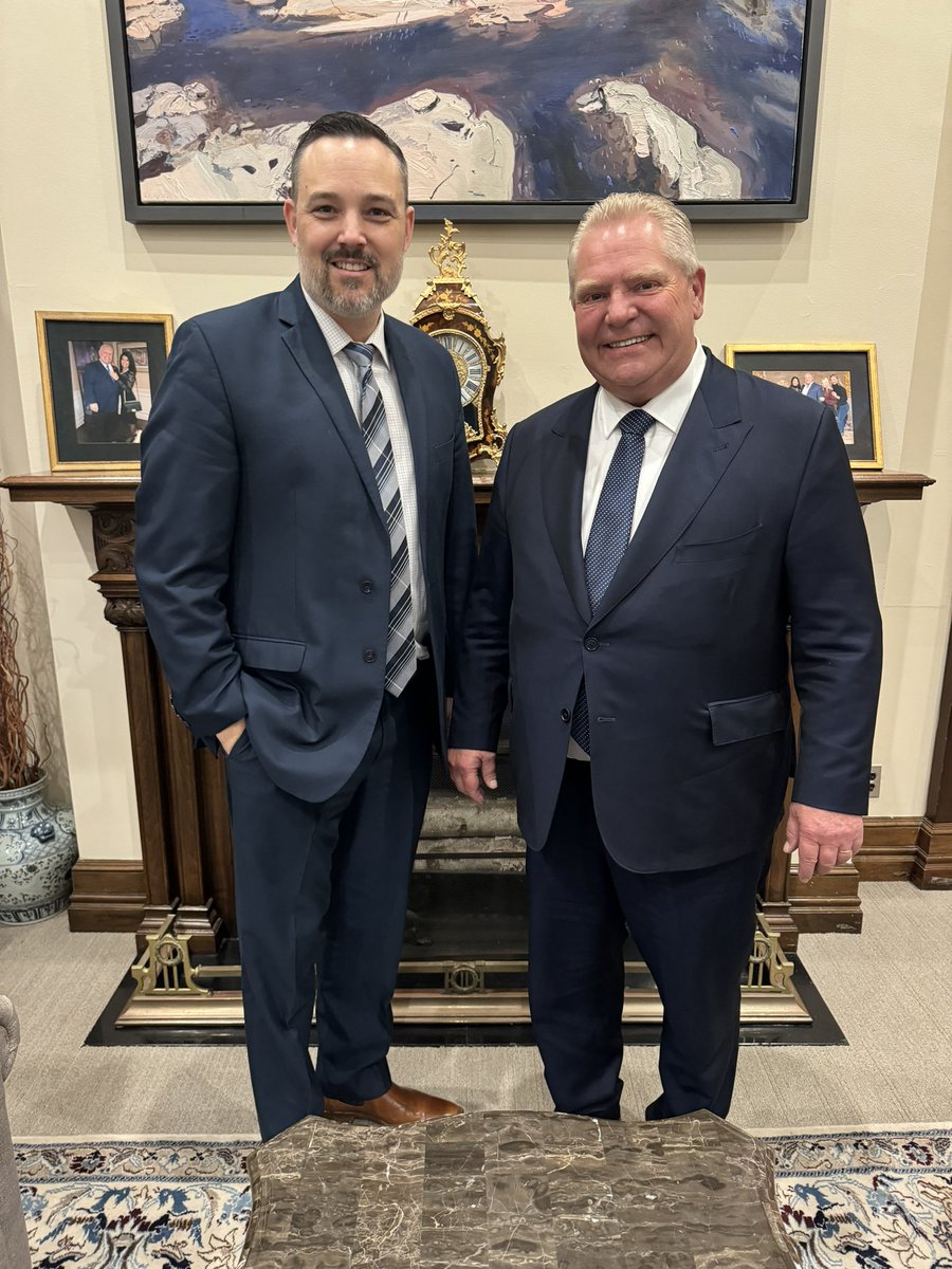 I recently had the opportunity to meet with Premier Ford to discuss @PoliceAssocON priorities to make our workplaces safer for civilian and sworn members. Thank you @fordnation for your continuous and unwavering support of police personnel in Ontario.