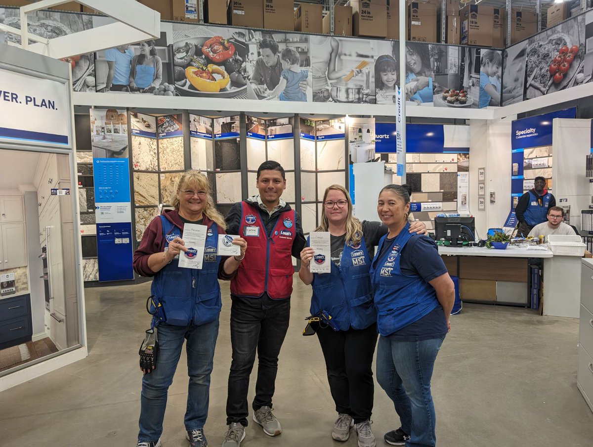 Thanks to Marianne and Carolyn for stepping up to help in garden center !! You rock.... Marianne with the Platinum . @BenitoKomadina @DustinCornell5 @MikeJDemps @lowes627 @BlueBoxR1