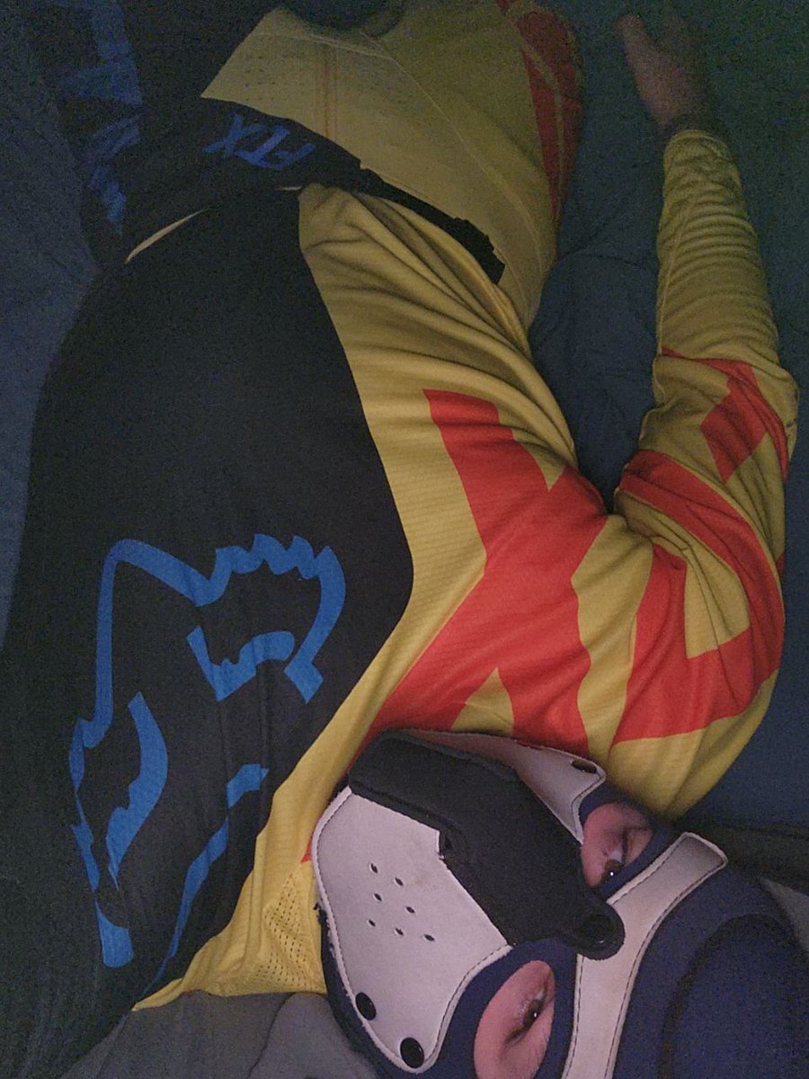 Sleeping in gear is one of my favourite things!!
Check out this new FOX gear!!

#fetish #kinky #pupplay #puppyplay #bdsm #sleepingingear